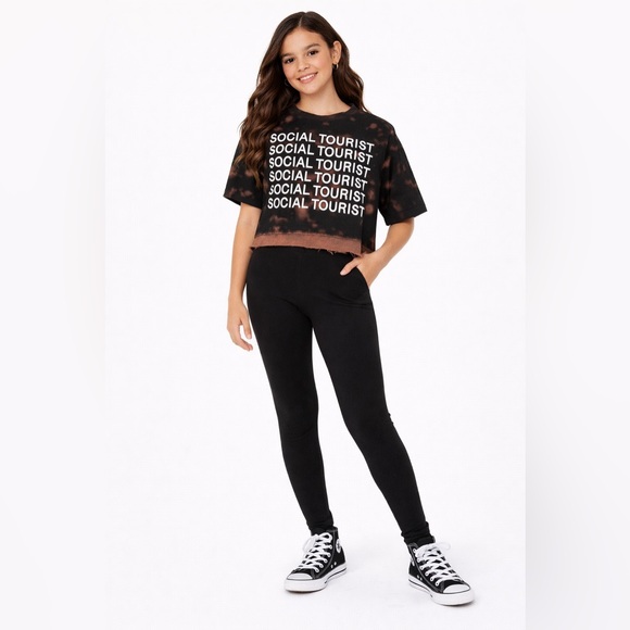Social Tourist Other - Charli D’amelio Social Tourist Crop Top
